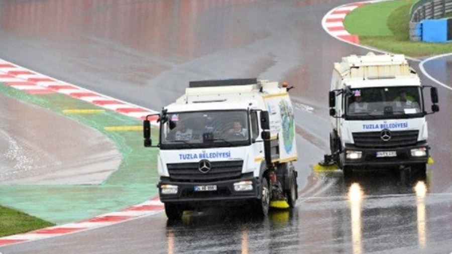 TUZLA BELEDİYESİ TEMİZLİK ARAÇLARI  FORMULA 1 PİSTİNDE GÖVDE GÖSTERİSİ YAPTI