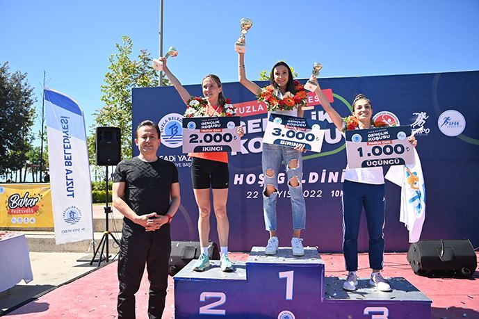 TUZLA’DA GENÇLİK KOŞUSU DÜZENLENDİ