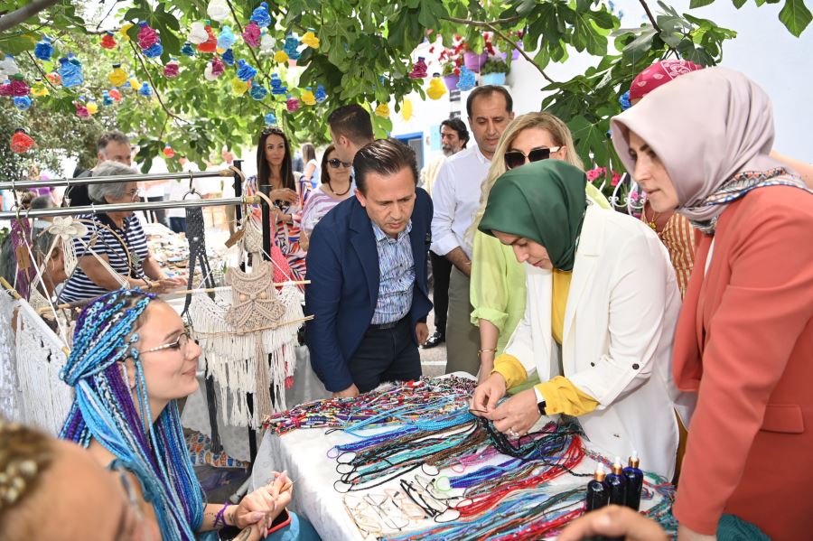 TUZLA’DA “GELENEKTEN GELECEĞE ANADOLU RÜZGARI” TEMALI SOKAK FESTİVALİ BAŞLADI