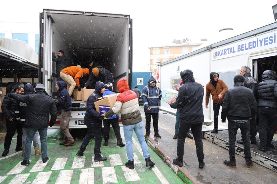KARTAL BELEDİYESİ’NİN YARDIM TIRLARI, DEPREM BÖLGELERİNE HAREKET ETTİ