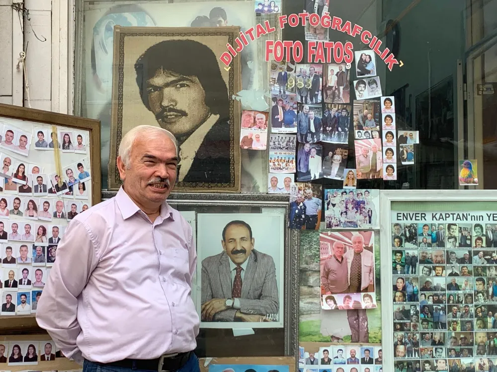 USTA FOTOĞRAFÇI ADNAN AKBAŞOĞLU 55  YILDIR  HİZMET VERİYOR