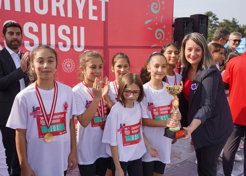 TUZLA’DA 600 GENÇ 101. YILINDA CUMHURİYET İÇİN KOŞTU