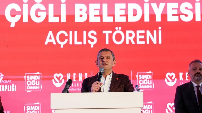 ÖZGÜR ÖZEL