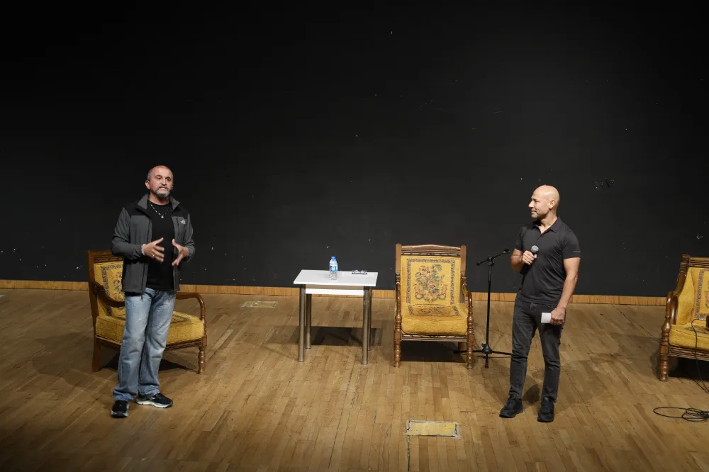 ‘BİR KEREDEN BİR ŞEY OLMAZ MI?’ TİYATRO OYUNU KARTAL’DA SAHNELENDİ