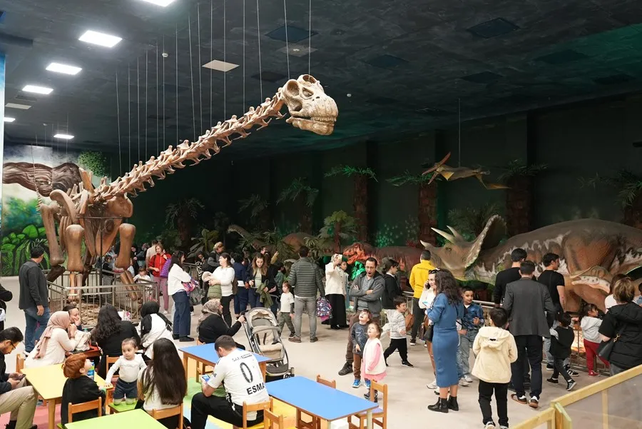 DİNAZOR MÜZESİ ÇOCUKLARI BÜYÜLEDİ