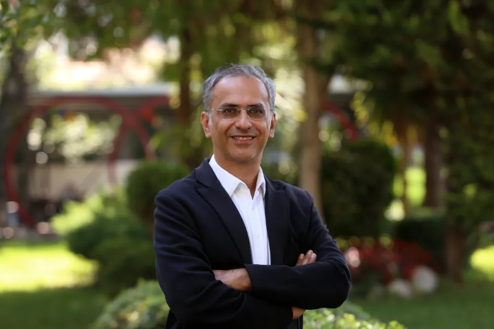PROF. DR. BARIŞ ERDOĞAN: “AFET EĞİTİMİNİN VERİLMESİ, SOSYAL DAYANIŞMA AĞLARININ OLUŞTURULMASI GEREKİYOR.”