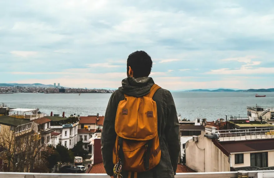 İSTANBUL’UN GENÇLERİ GEÇİNEMİYOR, GELECEĞİ GÖREMİYOR