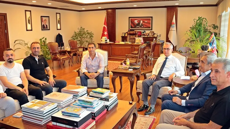BİTLİSLİLERDEN KAYMAKAM TİRYAKİYE ZİYARET